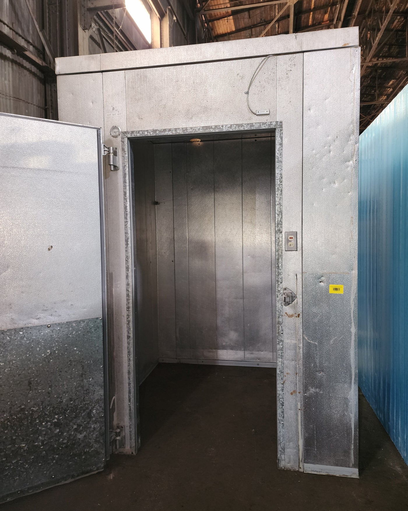 6' x 6' x 8' 4" - Walk in cooler w/man door & 1/2 HP unit - No floor