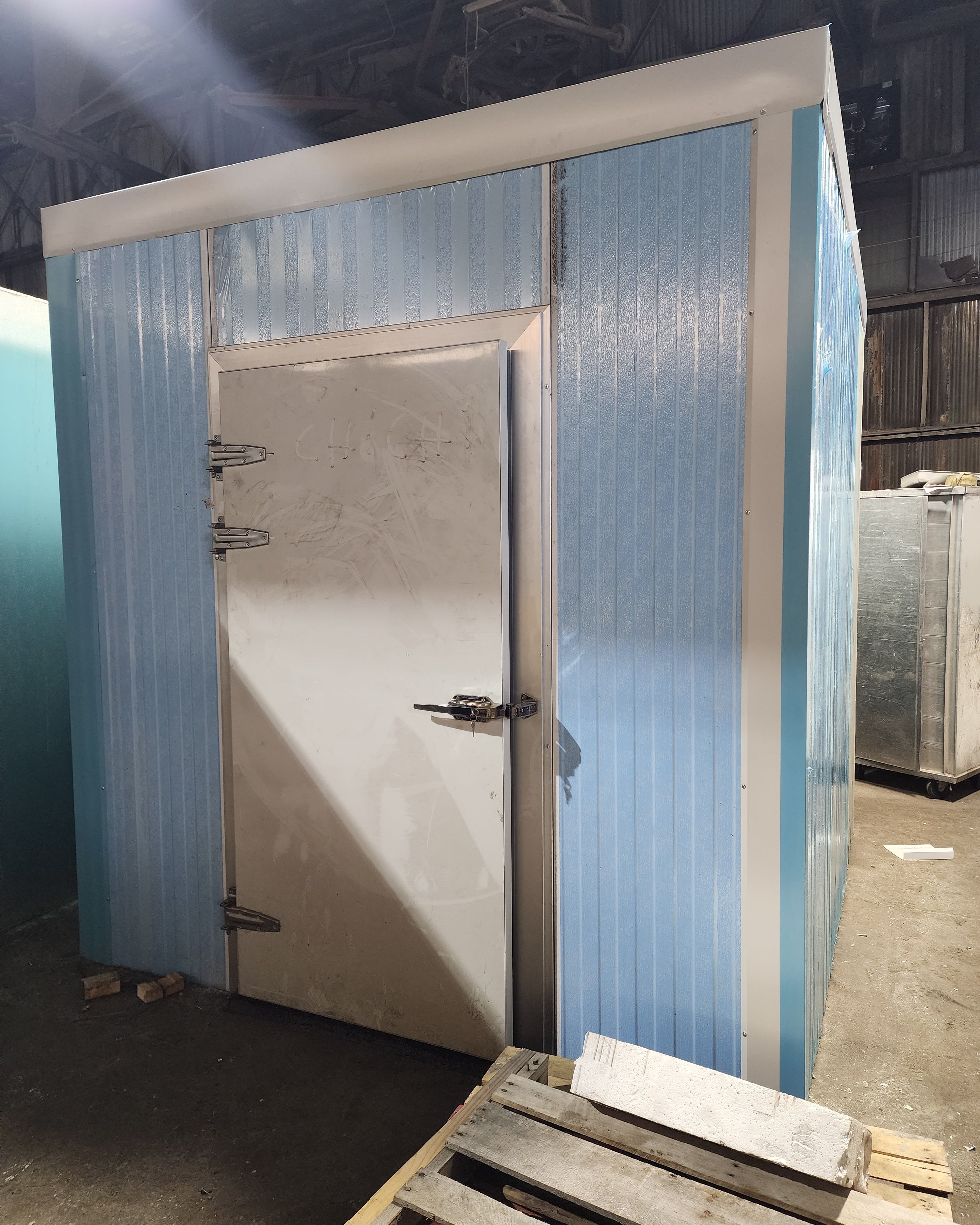 8' x 8' x 8' 5" - Walk in cooler w/ man door & drop-in unit - no floor