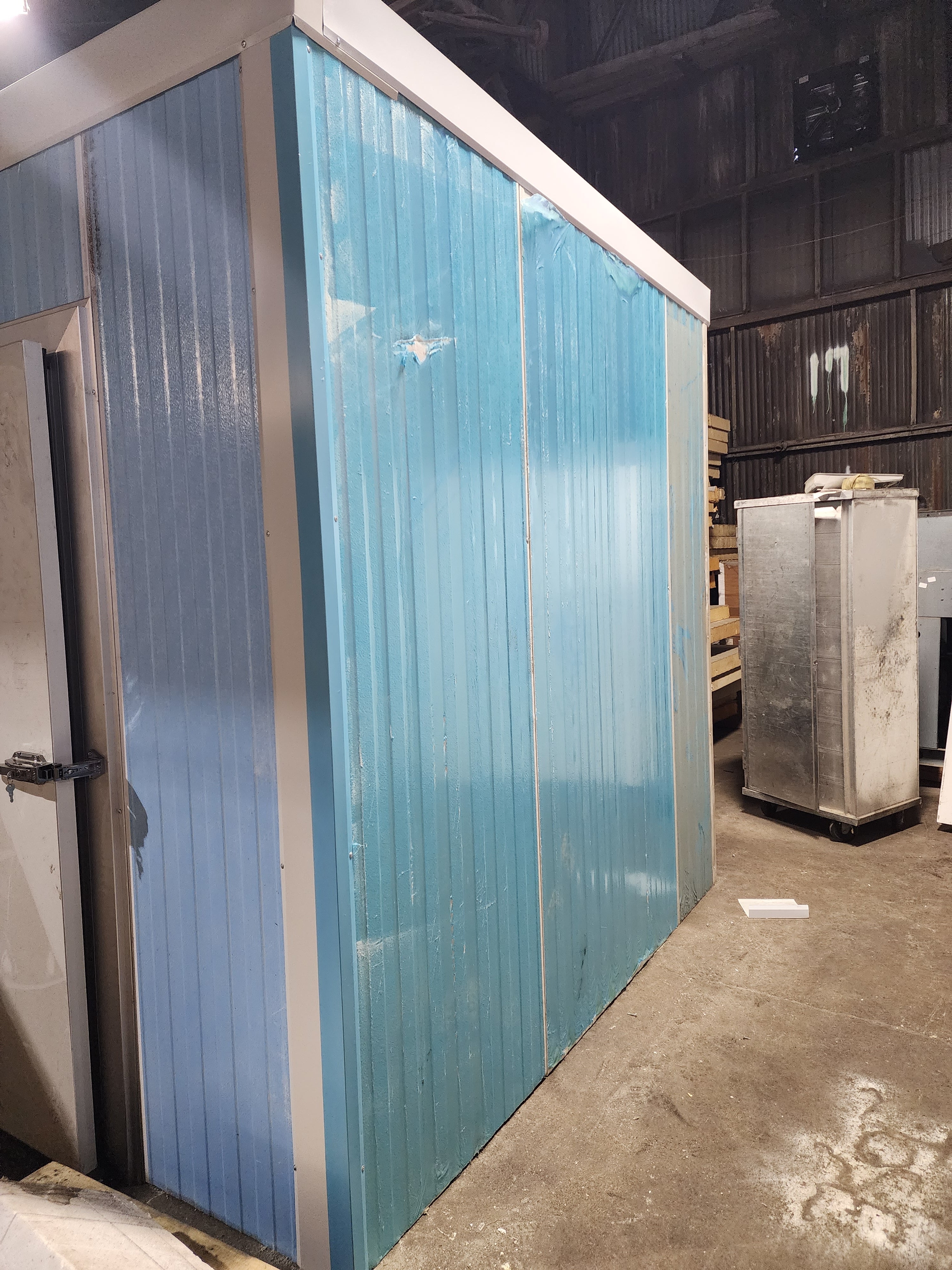 8' x 8' x 8' 5" - Walk in cooler w/ man door & drop-in unit - no floor