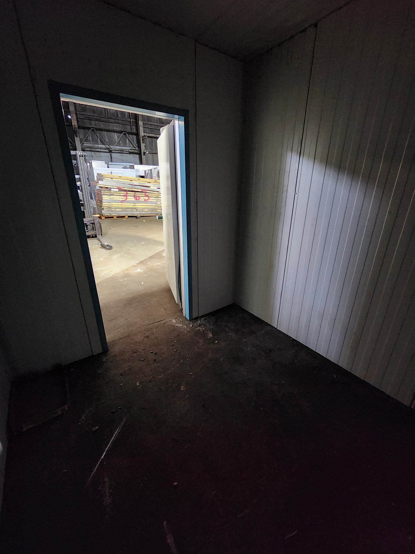 8' x 8' x 8' 5" - Walk in cooler w/ man door & drop-in unit - no floor