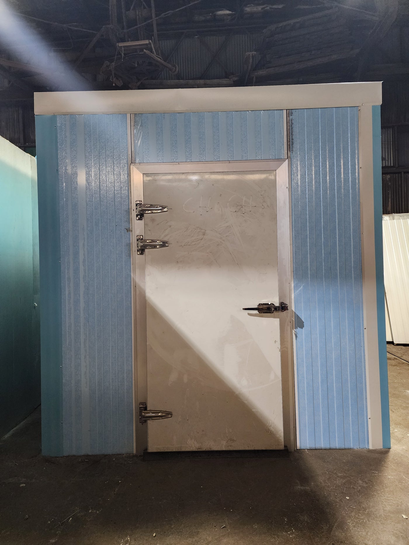 8' x 8' x 8' 5" - Walk in cooler w/ man door & drop-in unit - no floor