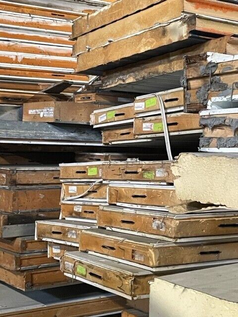 Wholesale lot of ~ 140 used walk in cooler and freezer panels varying size READ