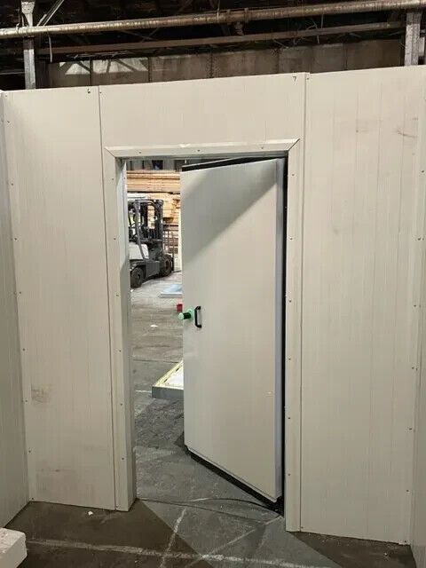10' x 10' x 8' walk in cooler with refrigeration system