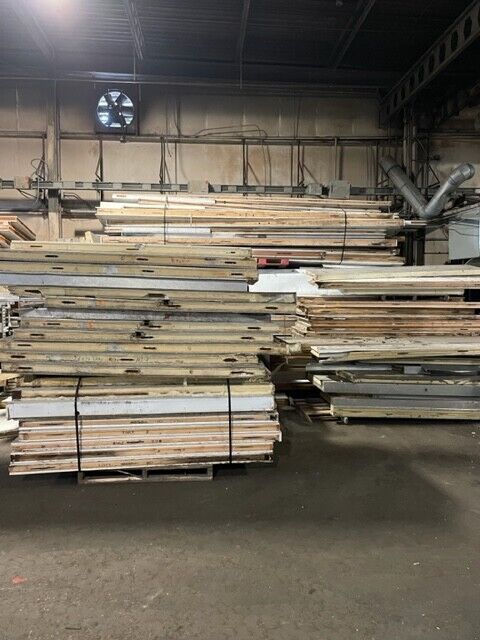 Wholesale lot of ~ 140 used walk in cooler and freezer panels varying size READ
