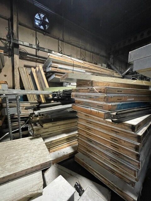 Wholesale lot of ~ 140 used walk in cooler and freezer panels varying size READ