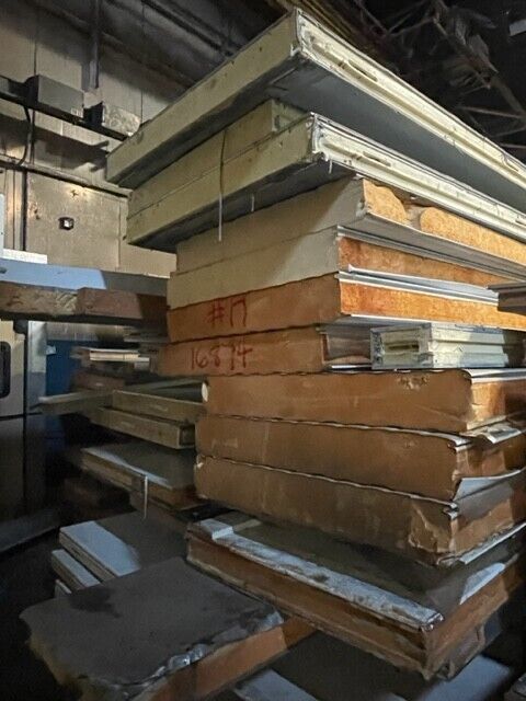 Wholesale lot of ~ 120 used walk in cooler and freezer panels varying size READ