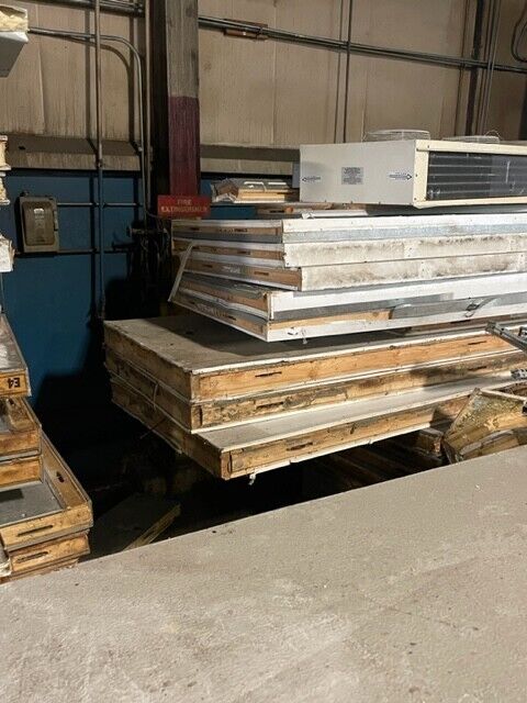 Wholesale lot of ~ 100 used walk in cooler and freezer panels varying size READ