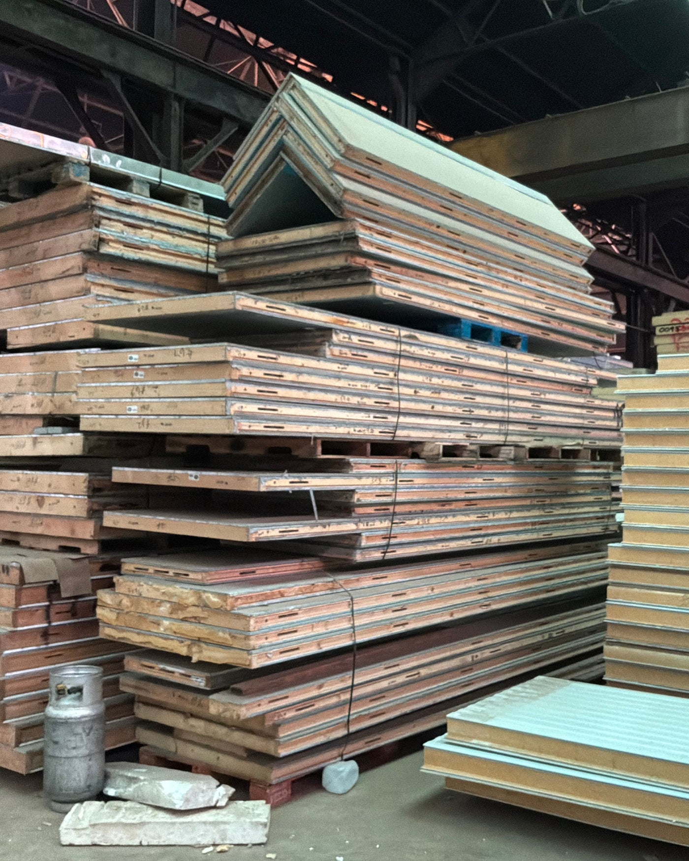 Lot of 30 Used Panels 11’8” and 18’3” w/ Corners