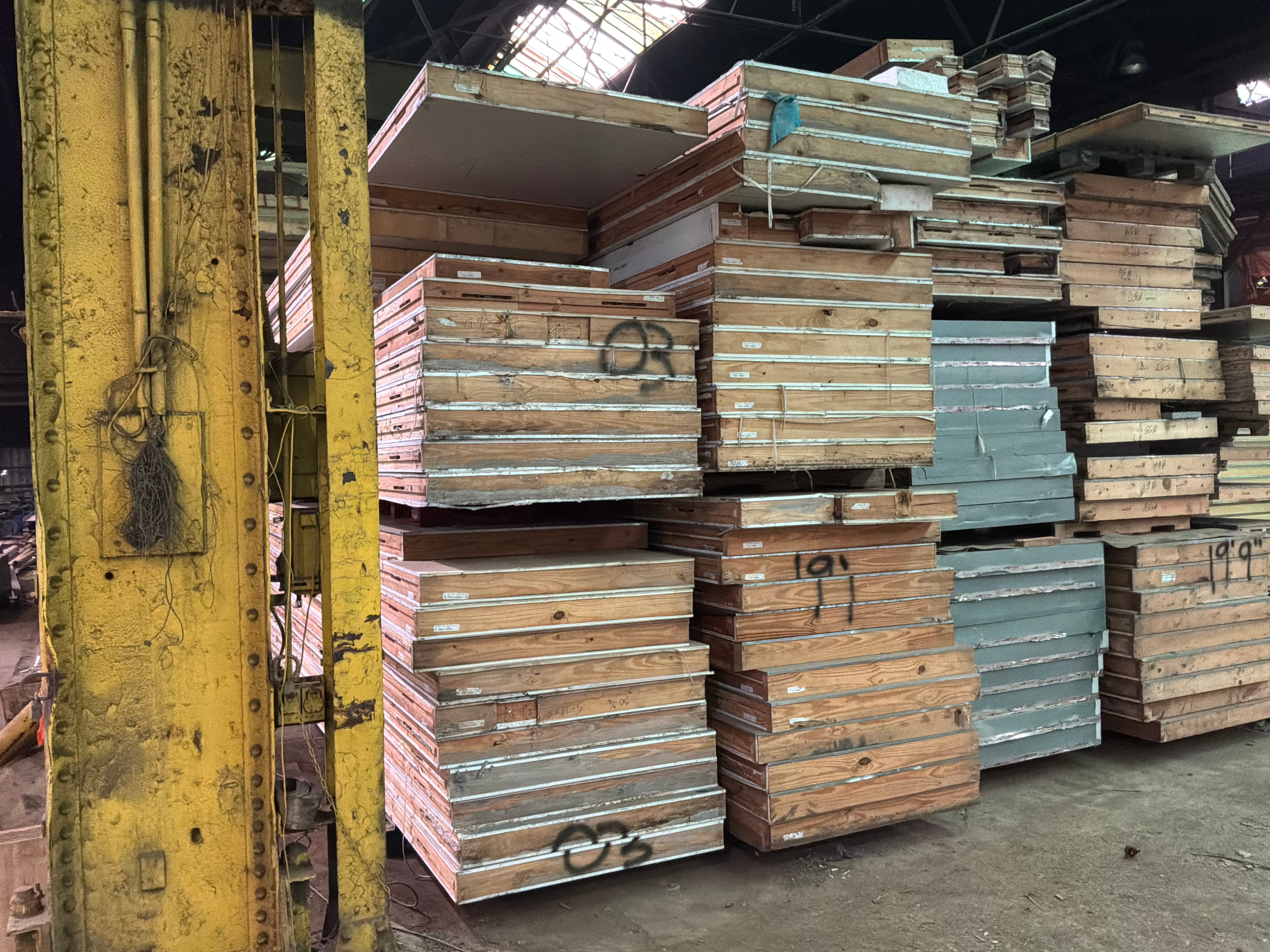 Lot of Used Panels 19’ to 21’ w/ Corners Appx. 50 Pieces