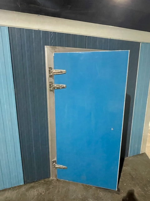 New scratch and dent 10' x 10' x 8' walk-in freezer w/ floor & 2HP refrigeration system