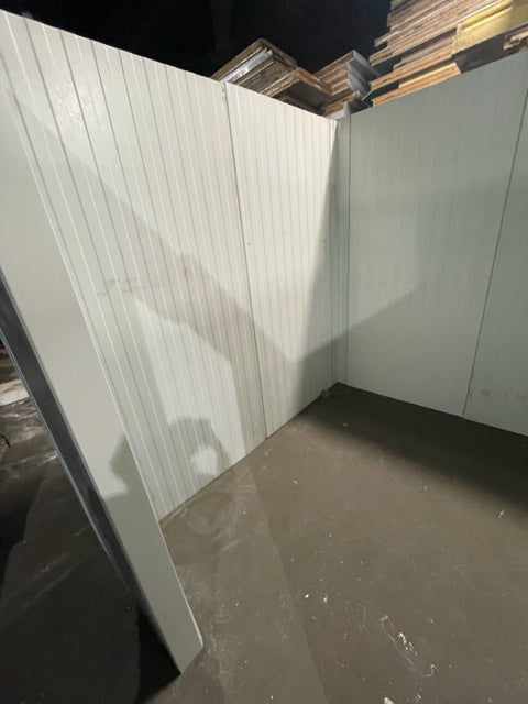 Used 8' x 8' x 8' walk-in freezer w/ floor & 1/2HP refrigeration system