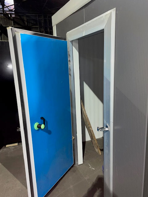 Used 8' x 8' x 8' walk-in freezer w/ floor & 1/2HP refrigeration system
