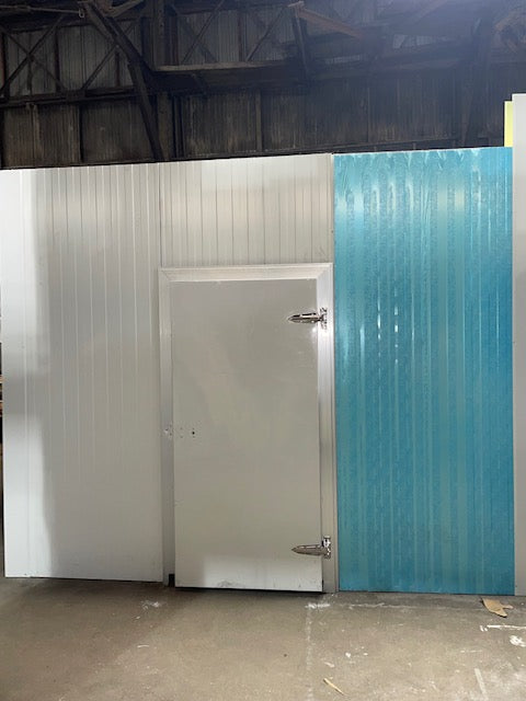 Used scratch and dent 10' x 12' x 8' walk-in cooler w/ 3/4HP refrigeration system