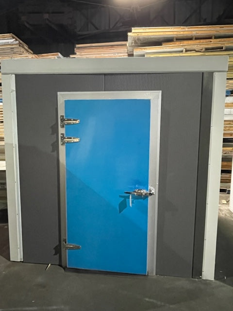 Used 8' x 8' x 8' walk-in freezer w/ floor & 1/2HP refrigeration system