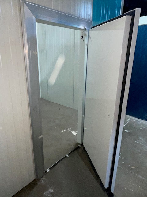 Used scratch and dent 10' x 12' x 8' walk-in cooler w/ 3/4HP refrigeration system